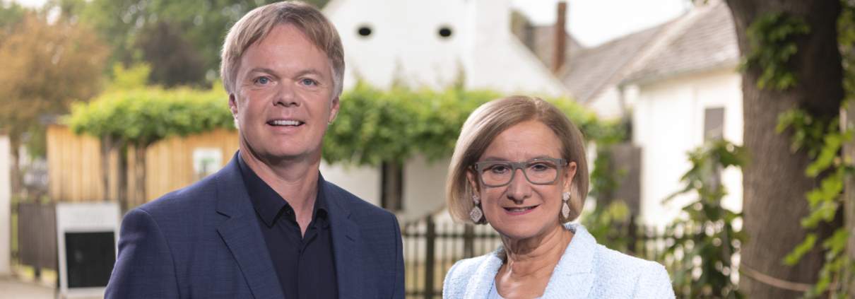 Michael Duscher, Geschäftsführer der Niederösterreich Werbung und Landeshauptfrau Johanna Mikl-Leitner - Credits: Daniela Matejschek