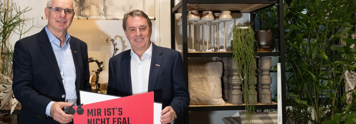 Foto (Credits: Christian Schörg): Andreas Auer (Obmann des NÖ Papier- und Spielwarenhandels und Sprecher der Kampagne #ichkauflokal) und Wolfgang Ecker (Präsident der Wirtschaftskammer Niederösterreich), im Starkl-Loft in Pfaffstätten - Partnerbetrieb von #ichkauflokal