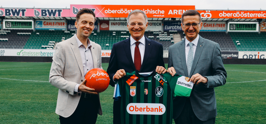 SV Oberbank Ried - Präsentation der Infrastrukturoffensive - Thomas Gahleitner (Präsident SV Oberbank Ried), Thomas Stelzer (Landeshauptmann OÖ), Markus Achleitner (Sport- und Wirtschaftslandesrat) - Credits: Reinhard Schröckelsberger