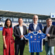 Foto (Credits: FC Blau-Weiß Linz): Kathrin Kühtreiber-Leitner (Vorstandsdirektorin Oberösterreichische Versicherung), Christoph Peschek (Geschäftsführer FC Blau-Weiß Linz), Othmar Nagl (Generaldirektor Oberösterreichische Versicherung), Robert Wasner (Vorstandsdirektor Oberösterreichische Versicherung)