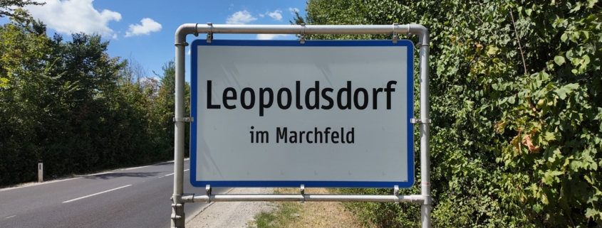 Gemeinde Leopoldsdorf Ortsschild - Credits Dominik Kautz Gemeinde Leopoldsdorf Ortsschild - Credits Dominik Kautz